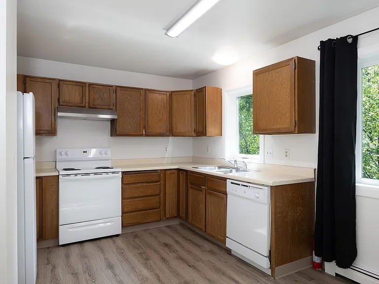 4798 Glasgow Dr — Photo 2