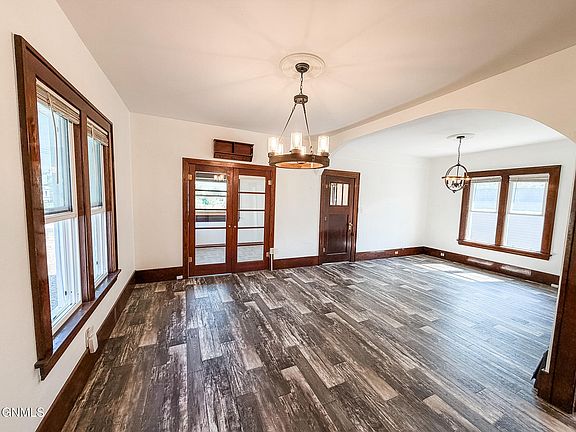 5th image of 103 3rd St NE