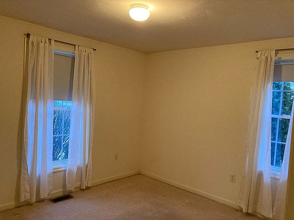 3rd image of 8 Westchester Ct