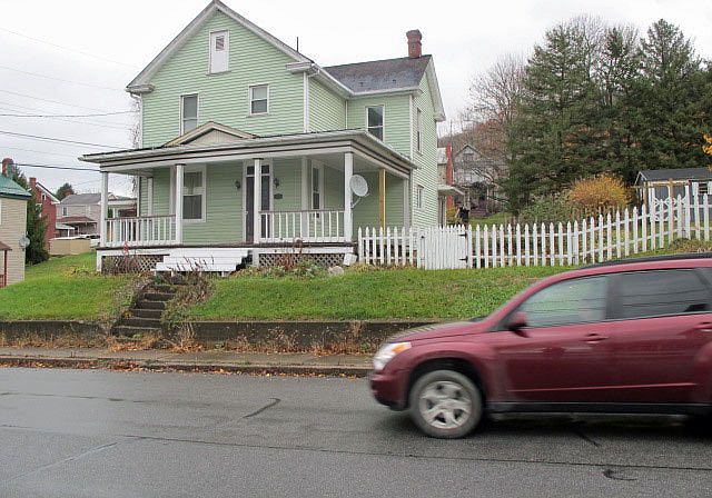 1st image of 380 King St
