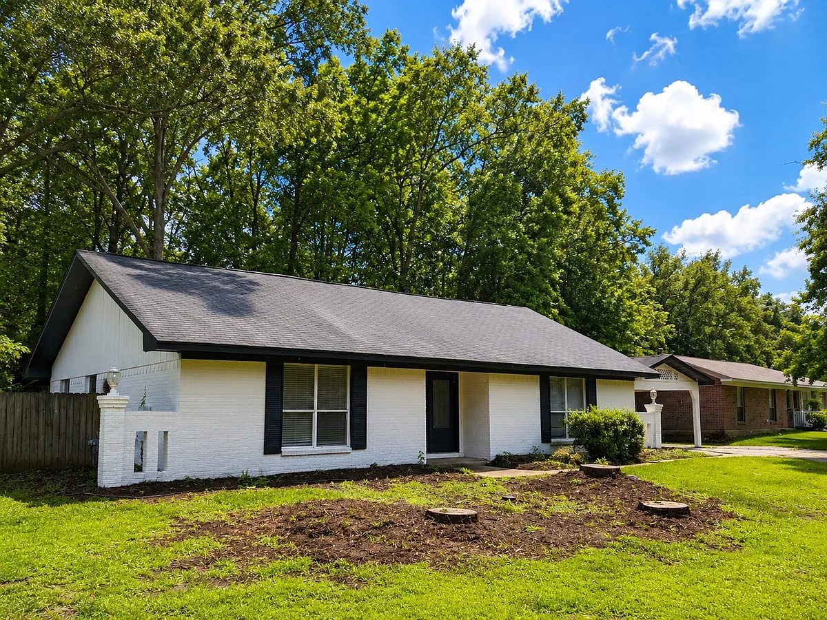 Building Photo - 112 Oak Dr