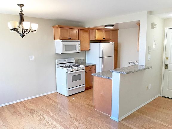 5th image of 858 S Sherbourne Dr APT 4