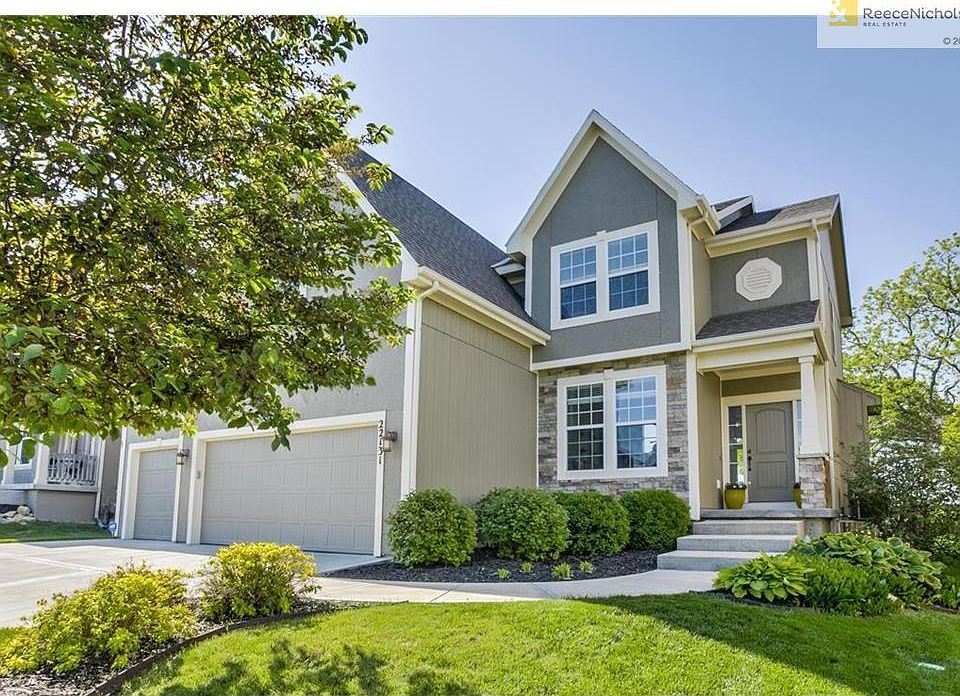 Beautiful stucco and stone front with 3 car garage!