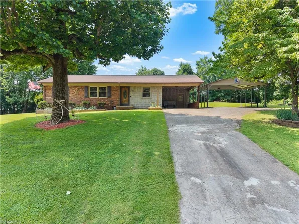 1220 Bowen Rd, Yadkinville, NC 27055