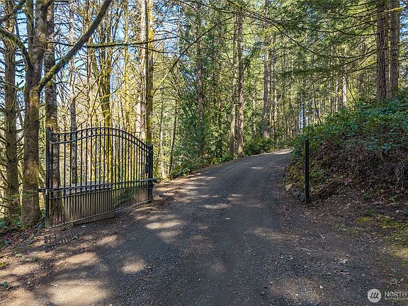 4th image of 3057 SE Spring Creek Road