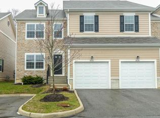 8040 Ravine Run Ln, Columbus, OH 43235