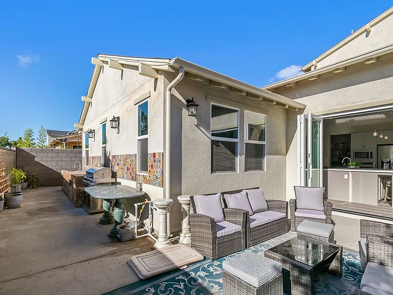 81 Alienta Ln — Photo 14