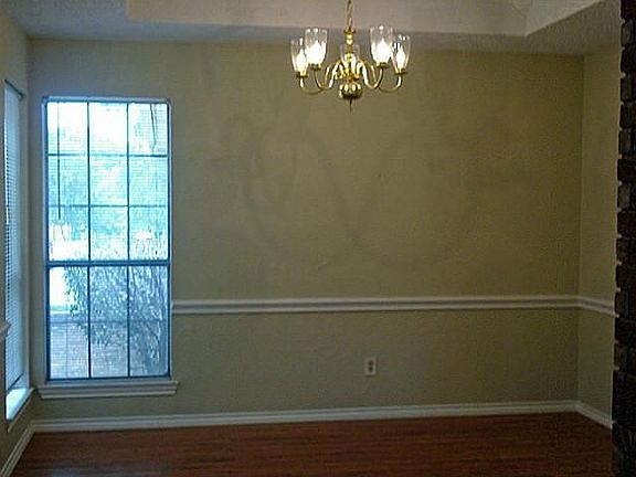 3rd image of 513 Westbury Dr