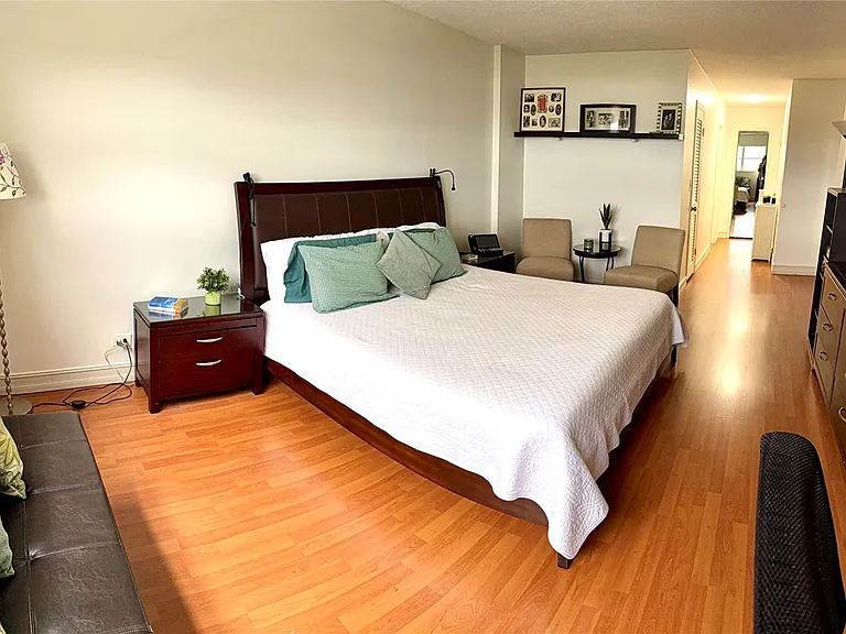 800 NE 195th St #605 — Photo 28