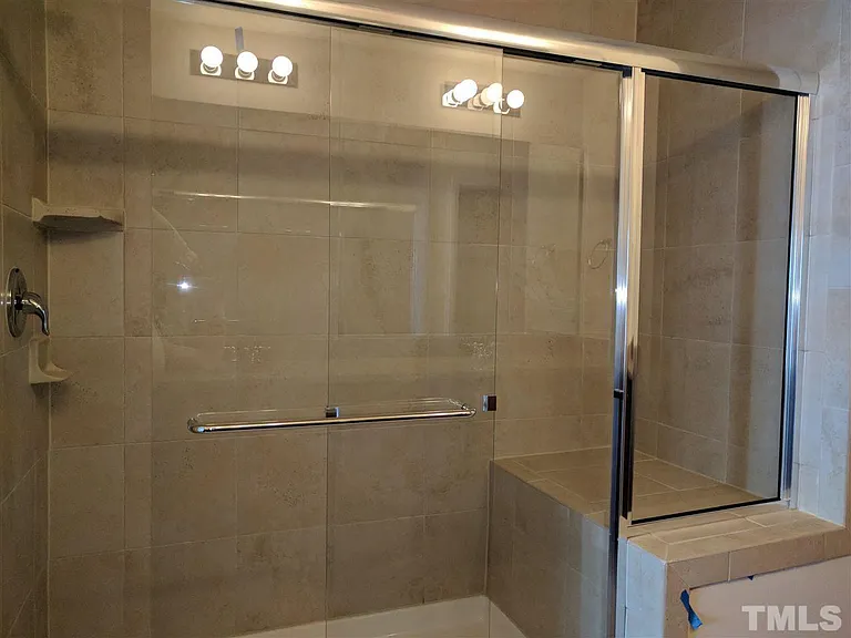 1007 Mirbeck Ln — Photo 11