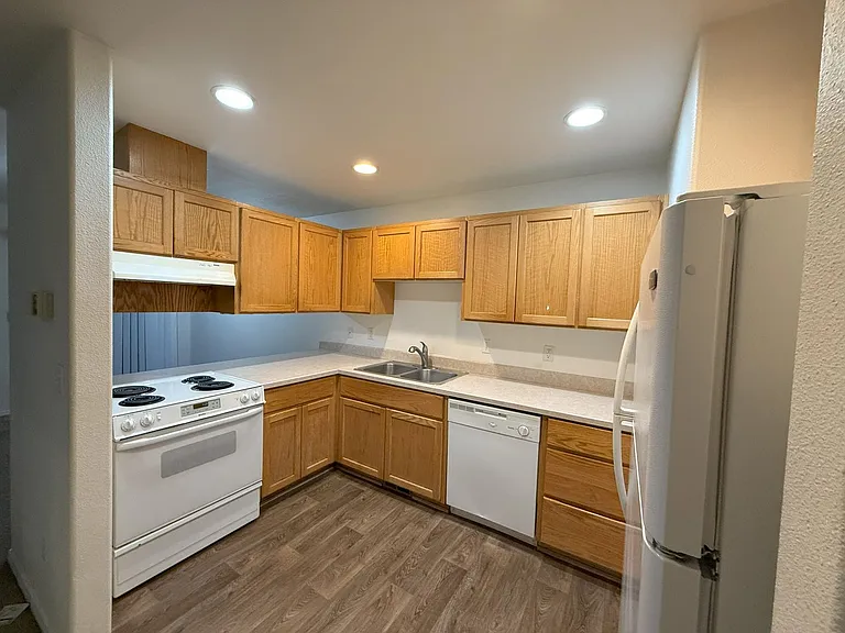 1875 SW Salmon Ave — Photo 6