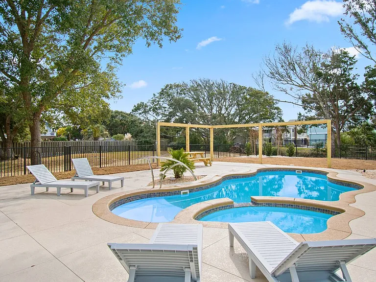 2219 E Pelican Dr — Photo 4
