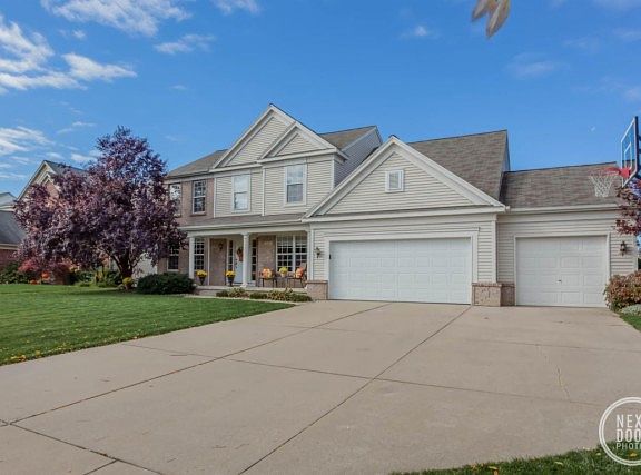 3rd image of 215 Langlois Dr SE