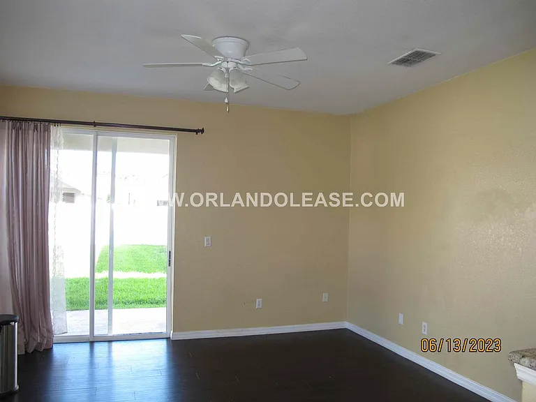 925 Torrey Pine Dr — Photo 5