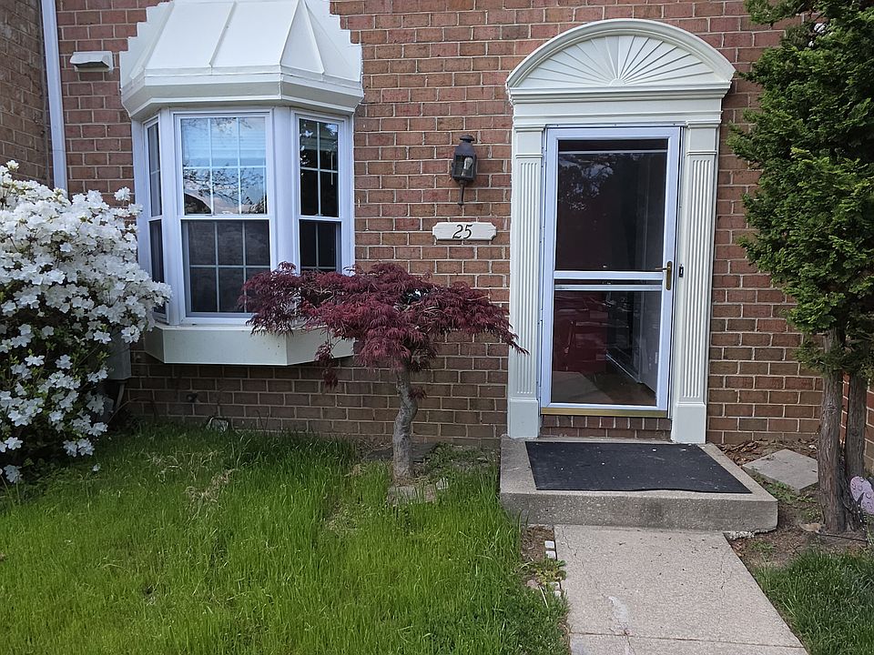 1st image of 25 Hamlet Dr