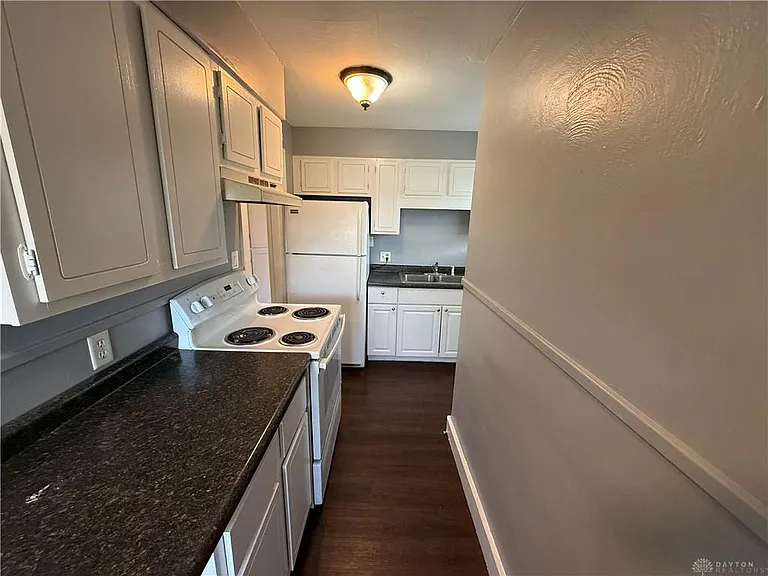 2406 Glenarm Ave — Photo 10
