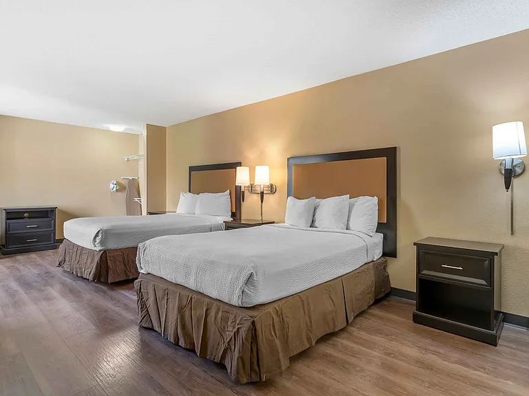 Studio Suite - 2 Full Beds