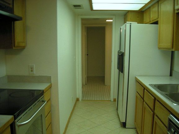 4th image of 3139 Batavia Dr
