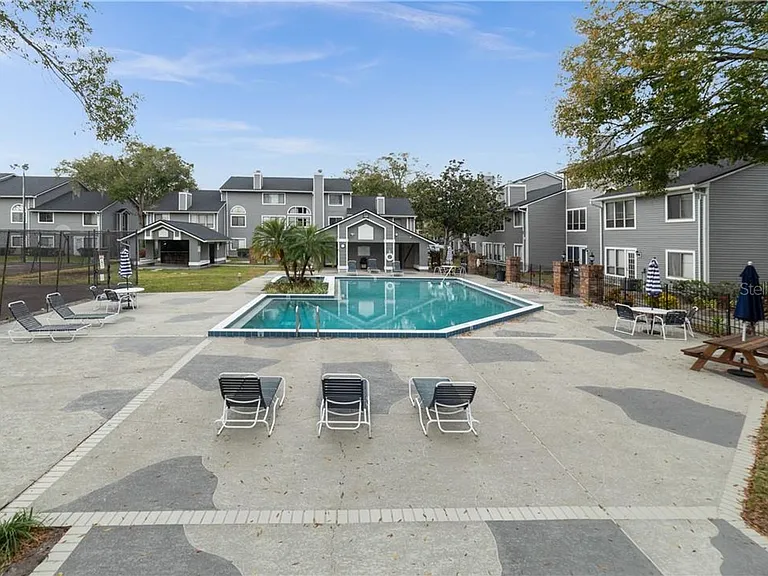 9510 Darien Ave — Photo 18