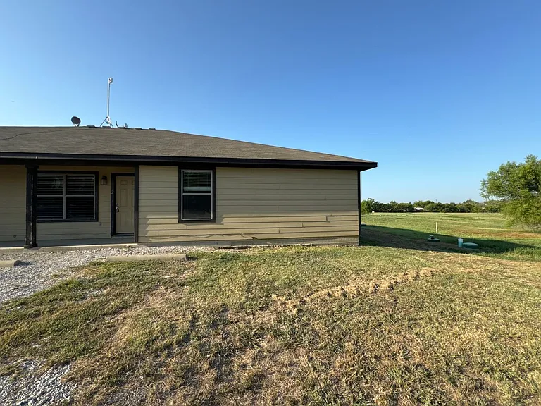 2725 Lovers Ln — Photo 37