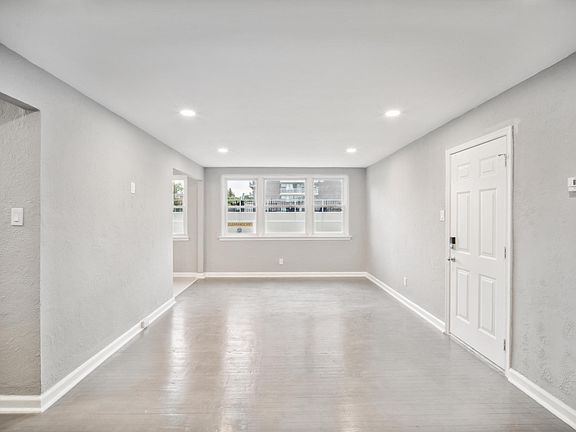 4th image of 2137 Bryn Mawr Ave #2R