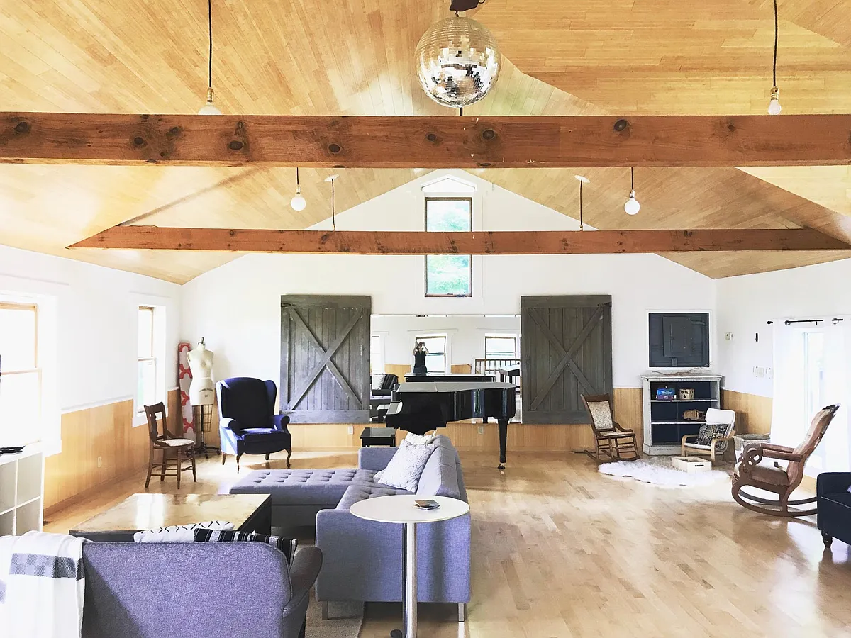 Loft space with vaulted ceilings, multiple sitting areas, a work space, a Roku-enabled large-screen TV, a sofa combination that would sleep two more - 367 Viewmont Rd
