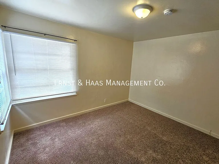 436 W 4th St #1 — Photo 12