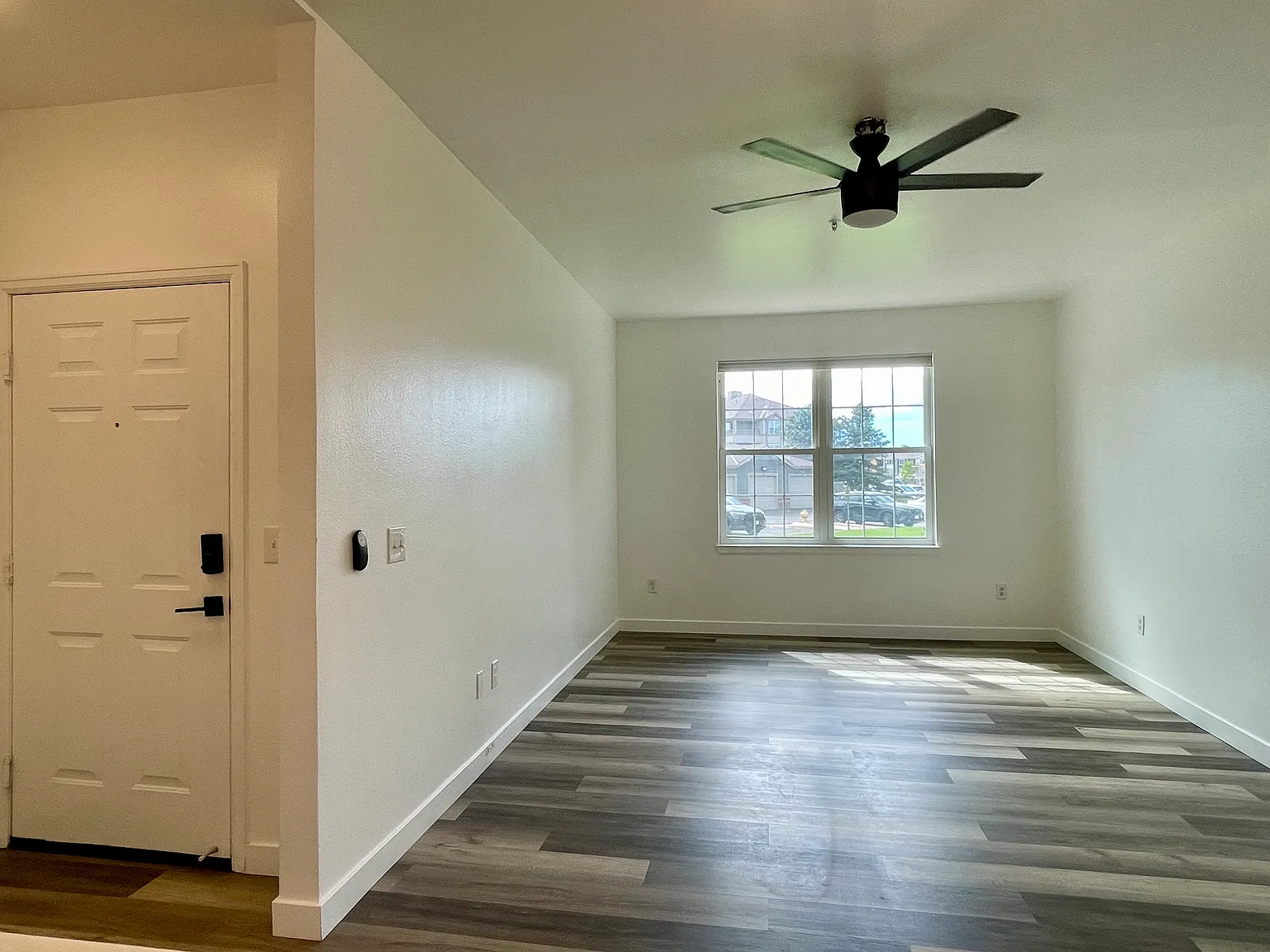 2 bed, 929 sqft, $1,795 — Photo 3