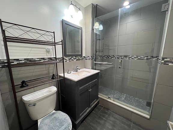 4th image of 460 Throop Ave APT 4