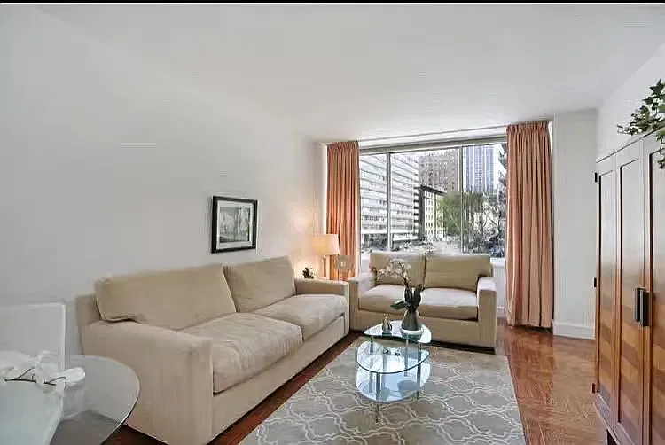 200 Riverside Boulevard — Photo 1