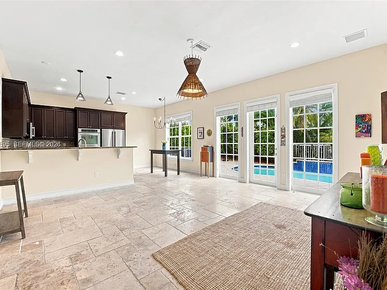 1419 SW 21st Ct — Photo 12