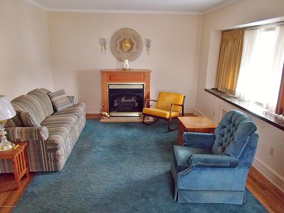 3rd image of 537 N Garfield Ave Unit 2