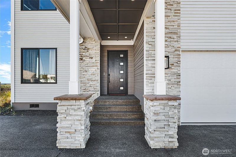 4th image of 1401 S Cohasset Crest