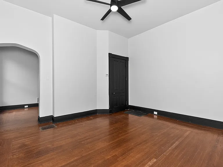 223 E 15th St #1 — Photo 12