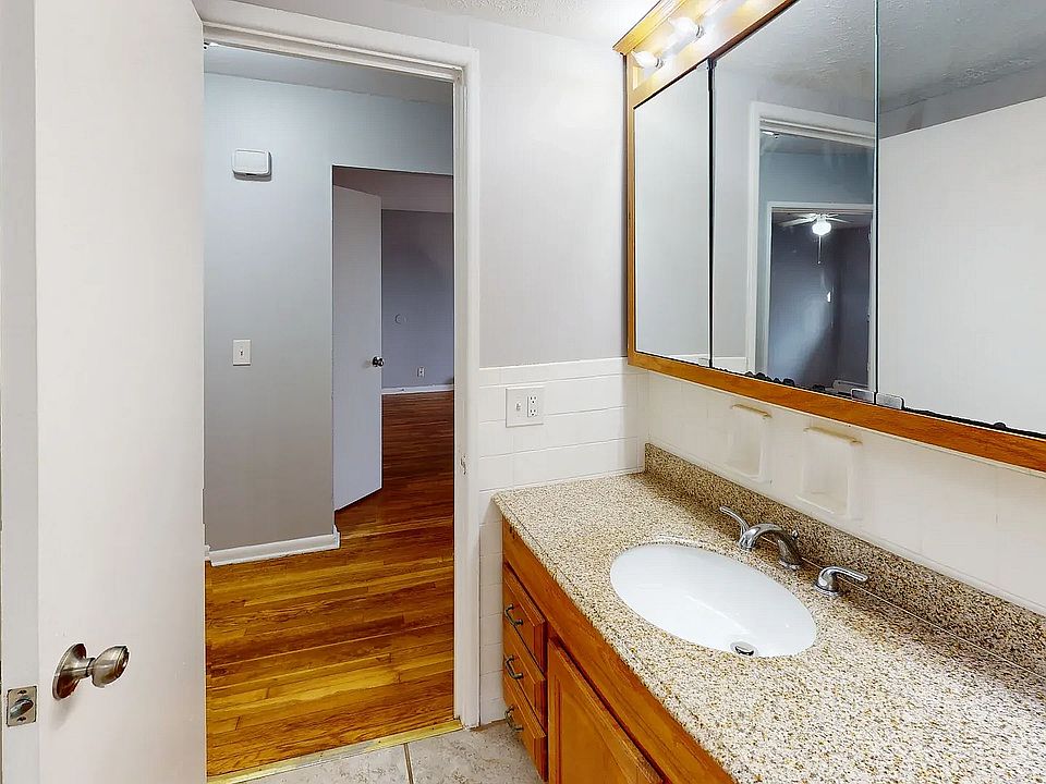 Spacious Bathroom