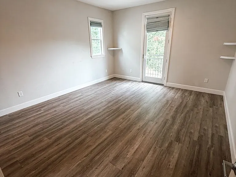 1329 Bayberry View Ln — Photo 7