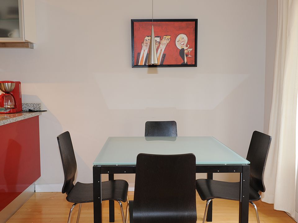 OFF KITCHEN SEATING AREA