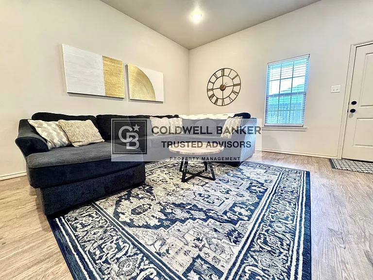 5528 Lehigh St — Photo 4