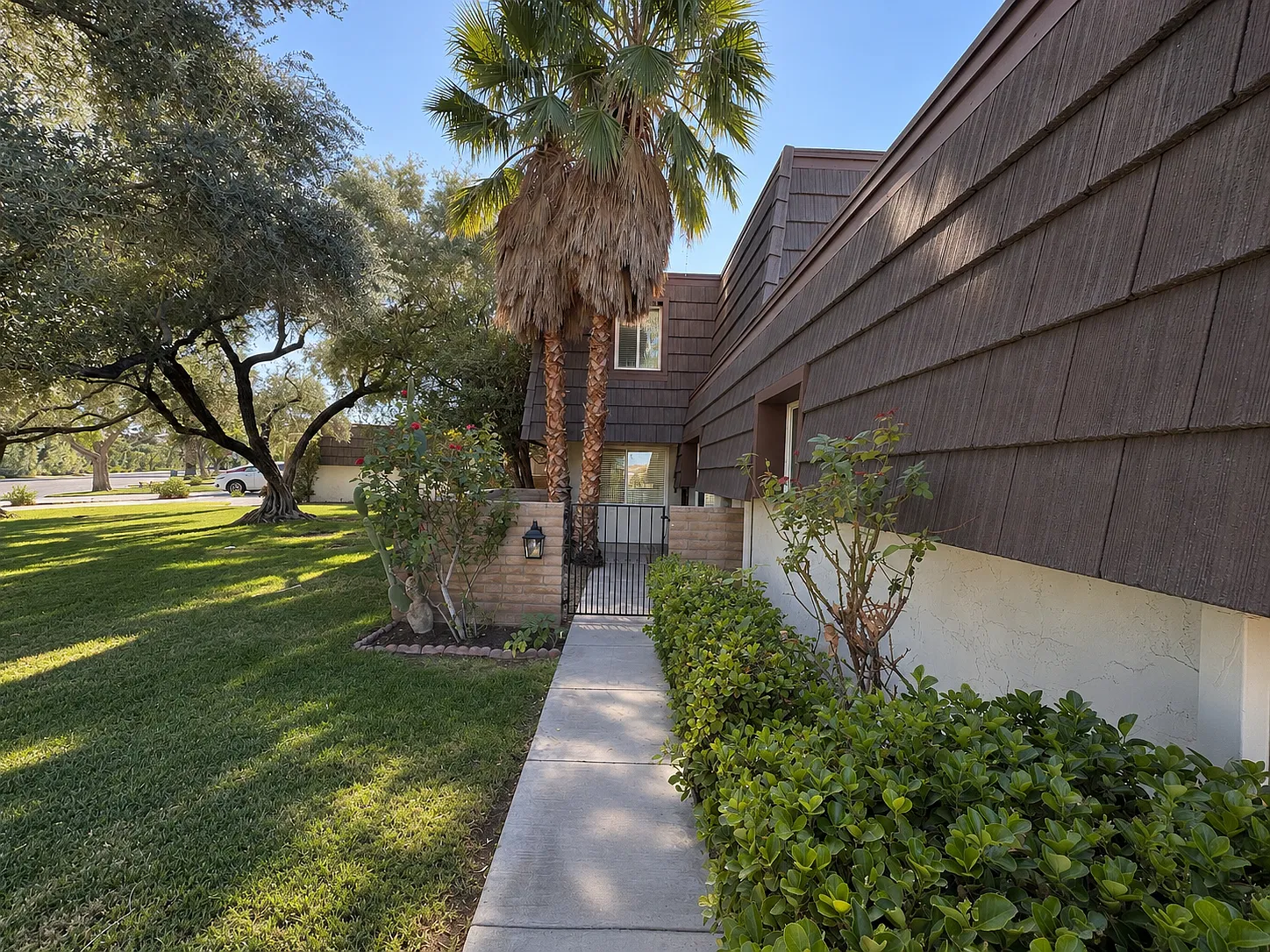1125 Vegas Valley Dr — Photo 2