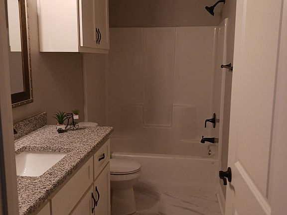 Hall / Guest bath