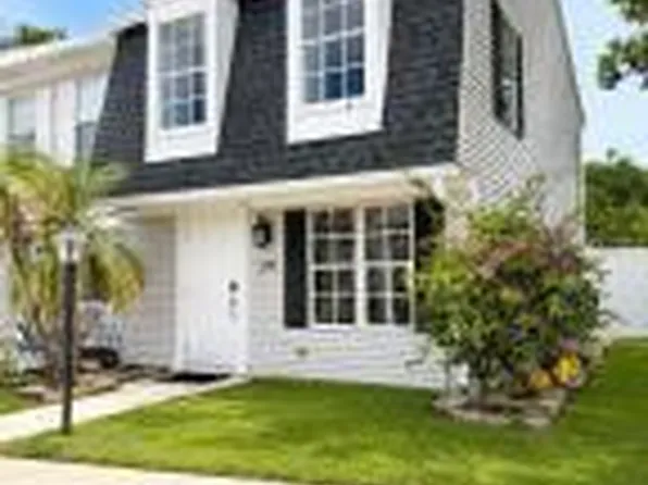 218 Old English Dr, Jupiter, FL 33458