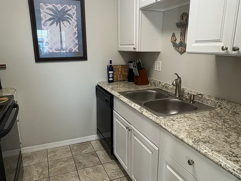 190 Pompano Dr SE #C — Photo 7