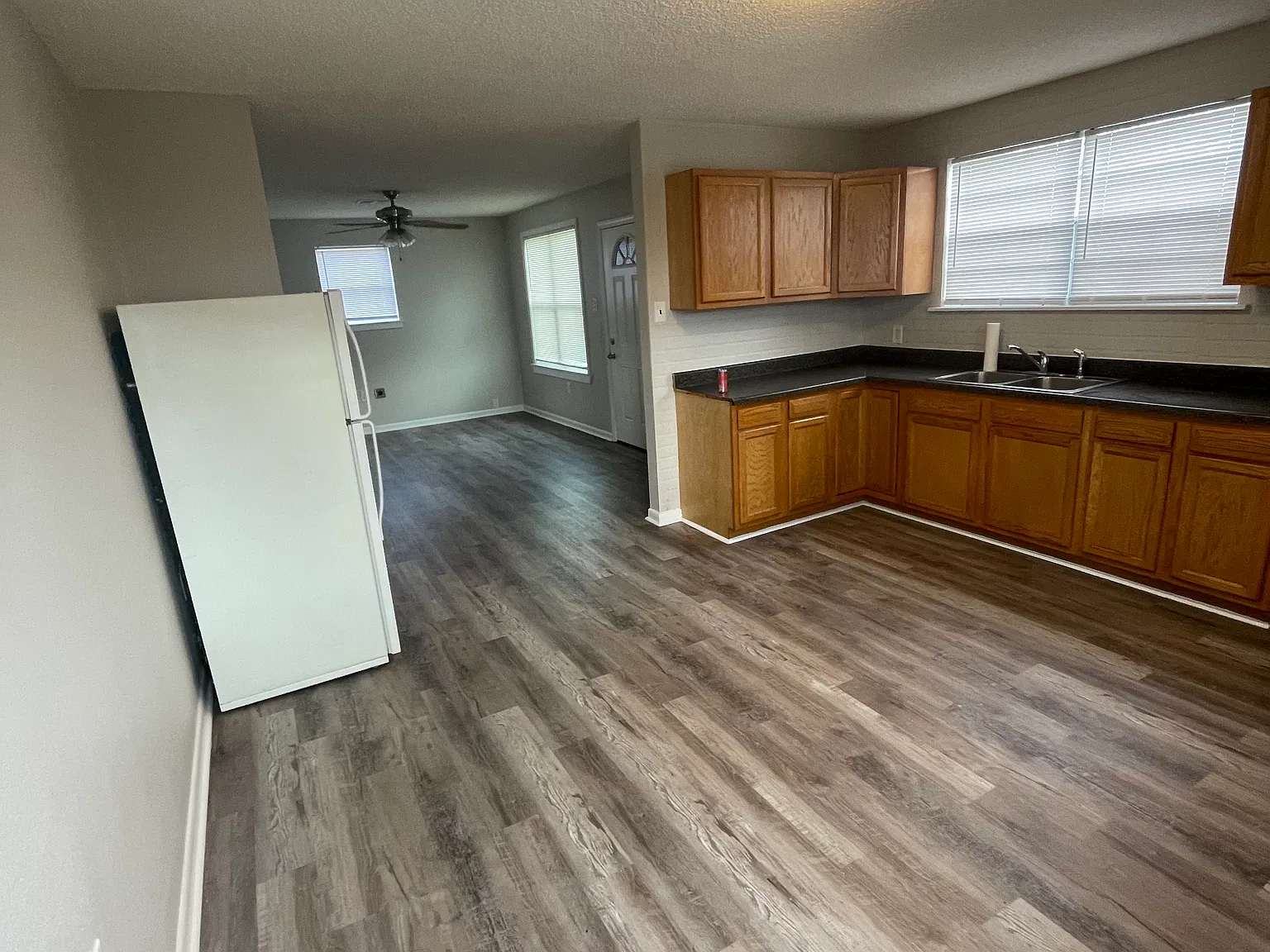 2728 Amigo Ave — Photo 3