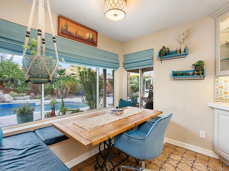 372 W Amoroso Dr — Photo 50
