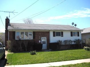 1042 Fayette St, Uniondale, NY 11553