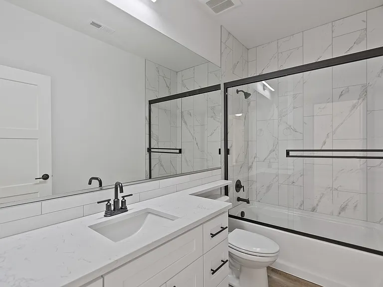 16501 N Columbus Dr — Photo 12