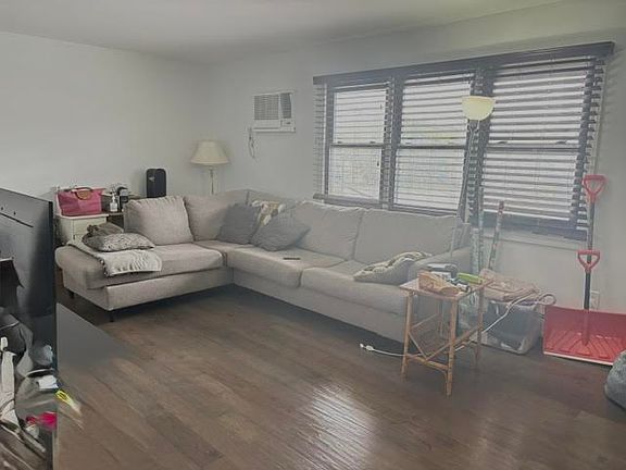 3rd image of 358 Valley Brook Ave APT 2