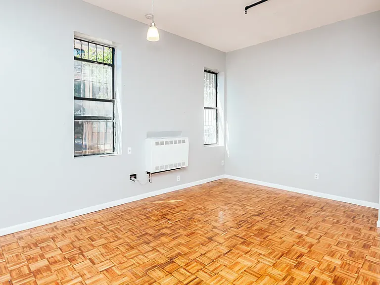 1672 Gates Ave #1A — Photo 6