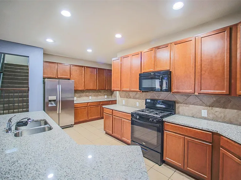 24030 Buffalo Cove Ln — Photo 10