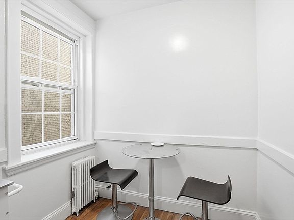 3rd image of 90 Kilsyth Rd APT 32
